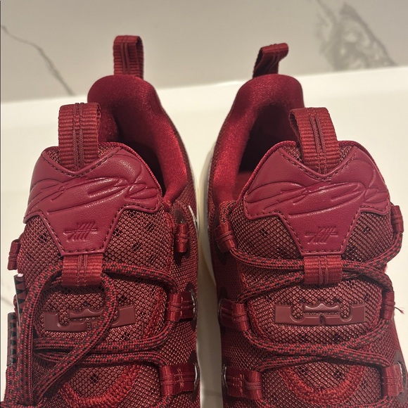 NWT NIKE LEBRON 13 Xlll LOW ‘CAVS\'